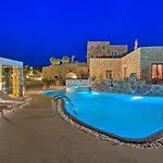Eirini Luxury Villa *