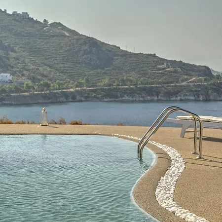 Eirini Luxury Villas *