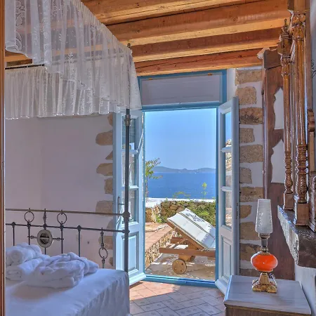 Eirini Luxury Villas *