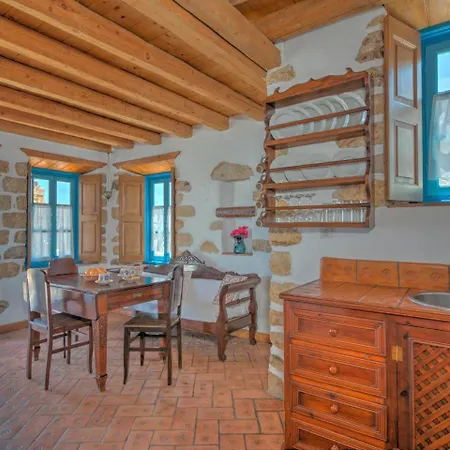 Eirini Luxury Villas *